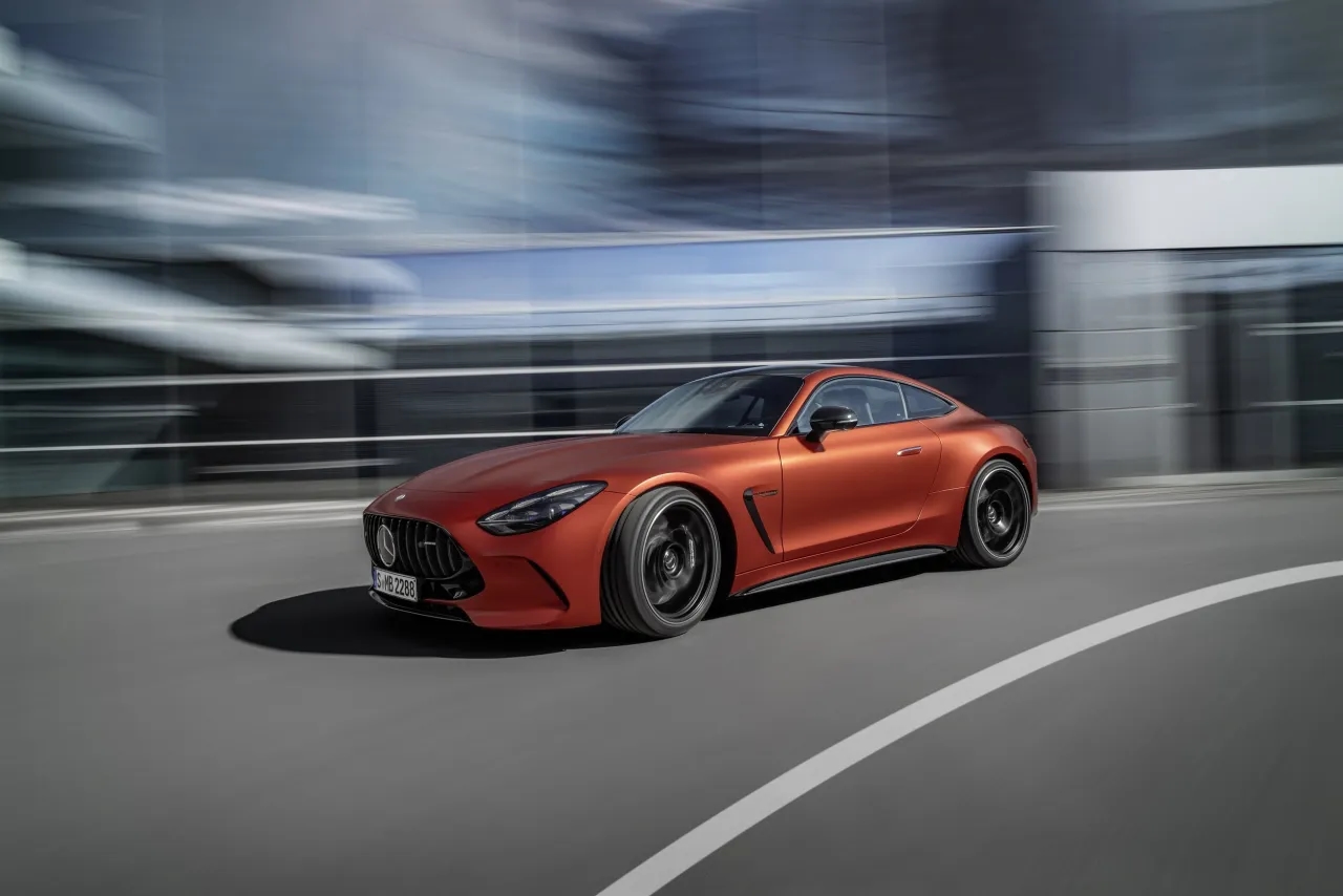Mercedes-Benz AMG GTS - szczegółowe informacje o osiągach i cenach