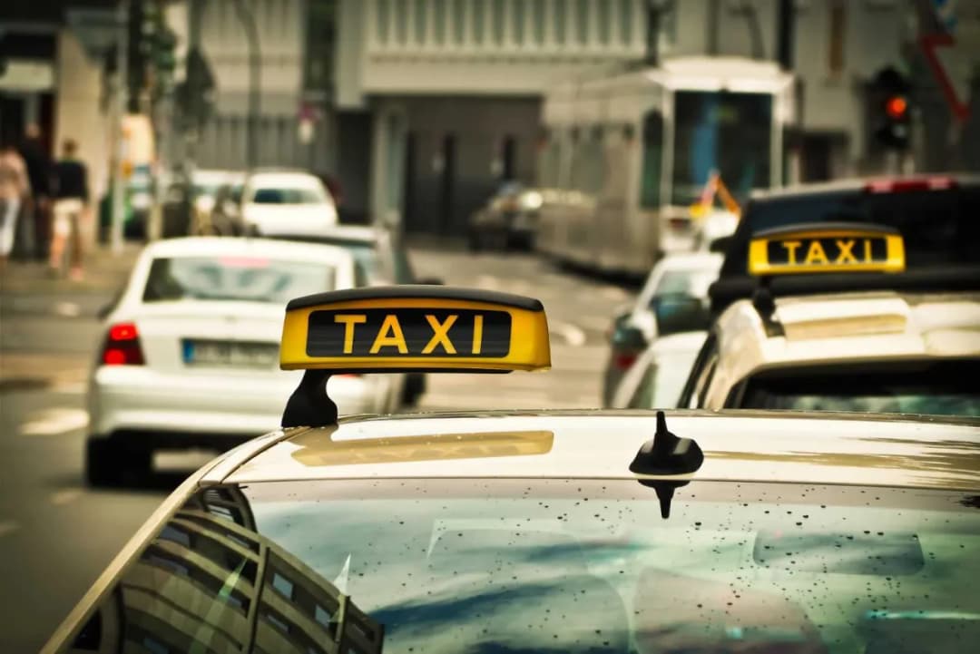 Ile kosztuje taxi w Poznaniu? Sprawdź ceny i taryfy, by nie przepłacić