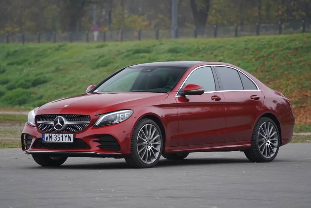 C43 AMG Mercedes Benz - Poznaj wyjątkowe osiągi i cenę tego sedana