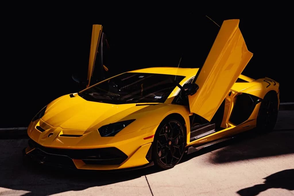 Ile pali Lamborghini? Sprawdź, ile naprawdę kosztuje jazda tym autem