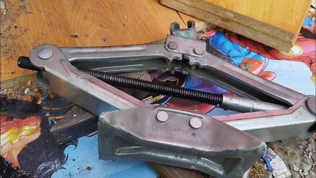 Gdzie jest lewarek w toyocie yaris 3? Oto, co musisz wiedzieć