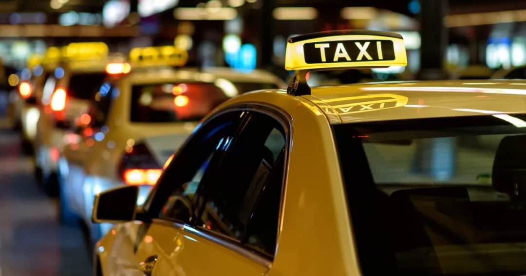 Ile kosztuje taxi na 10 km? Sprawdź, ile zapłacisz w różnych miastach