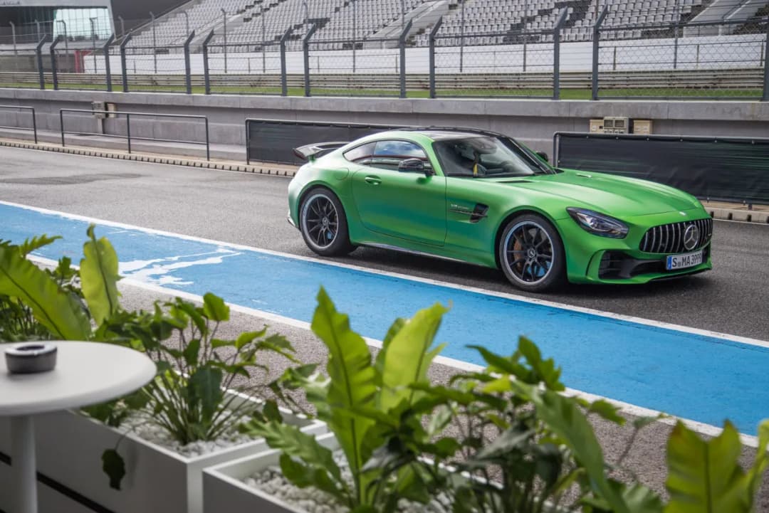 Mercedes AMG GT R – moc, osiągi i unikalne cechy, które zachwycają