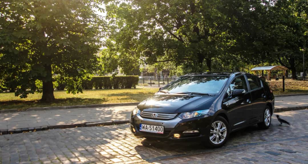 Honda Insight czy warto kupić? Sprawdź zalety i wady tej hybrydy