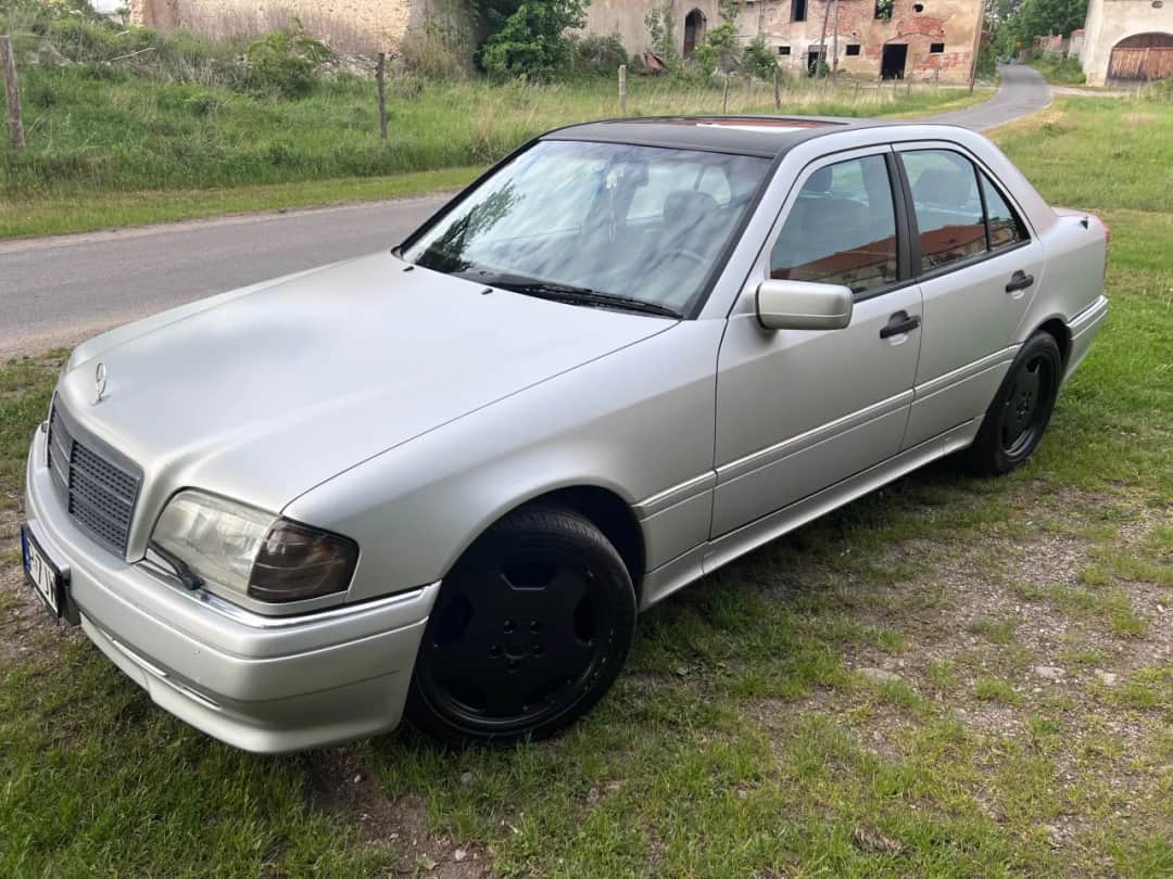 Mercedes-Benz C-Class W202: kluczowe informacje, specyfikacje i opinie