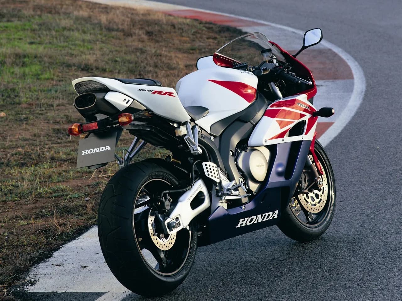 Honda CBR 1000RR ile do setki - Zaskakujące osiągi i porównania Honda CBR 1000RR ile do setki - Zaskakujące osiągi i porównania