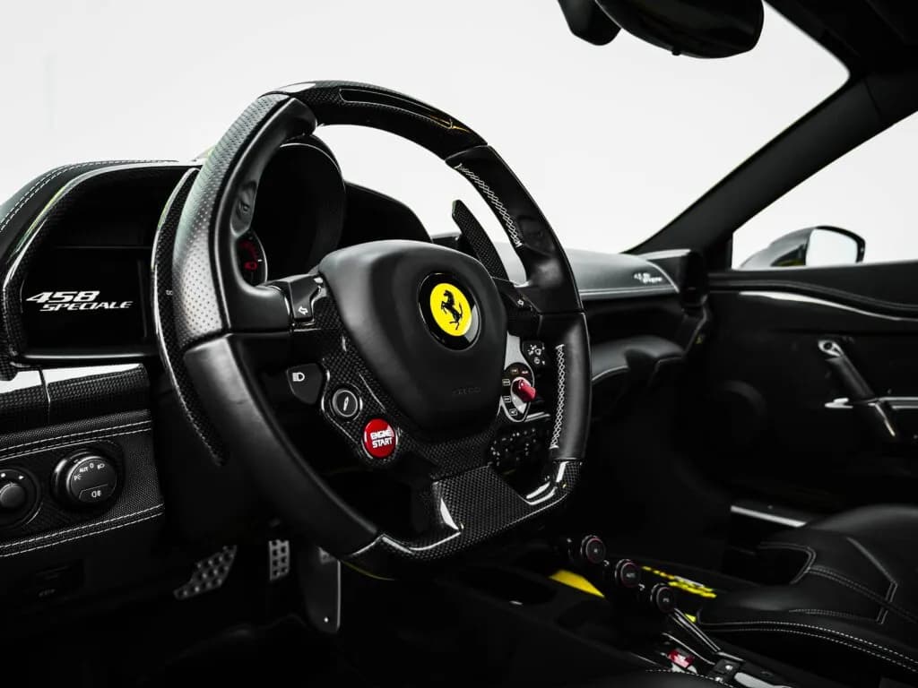 Ile kosztuje ubezpieczenie Ferrari? Zaskakujące ceny i czynniki wpływające na koszt