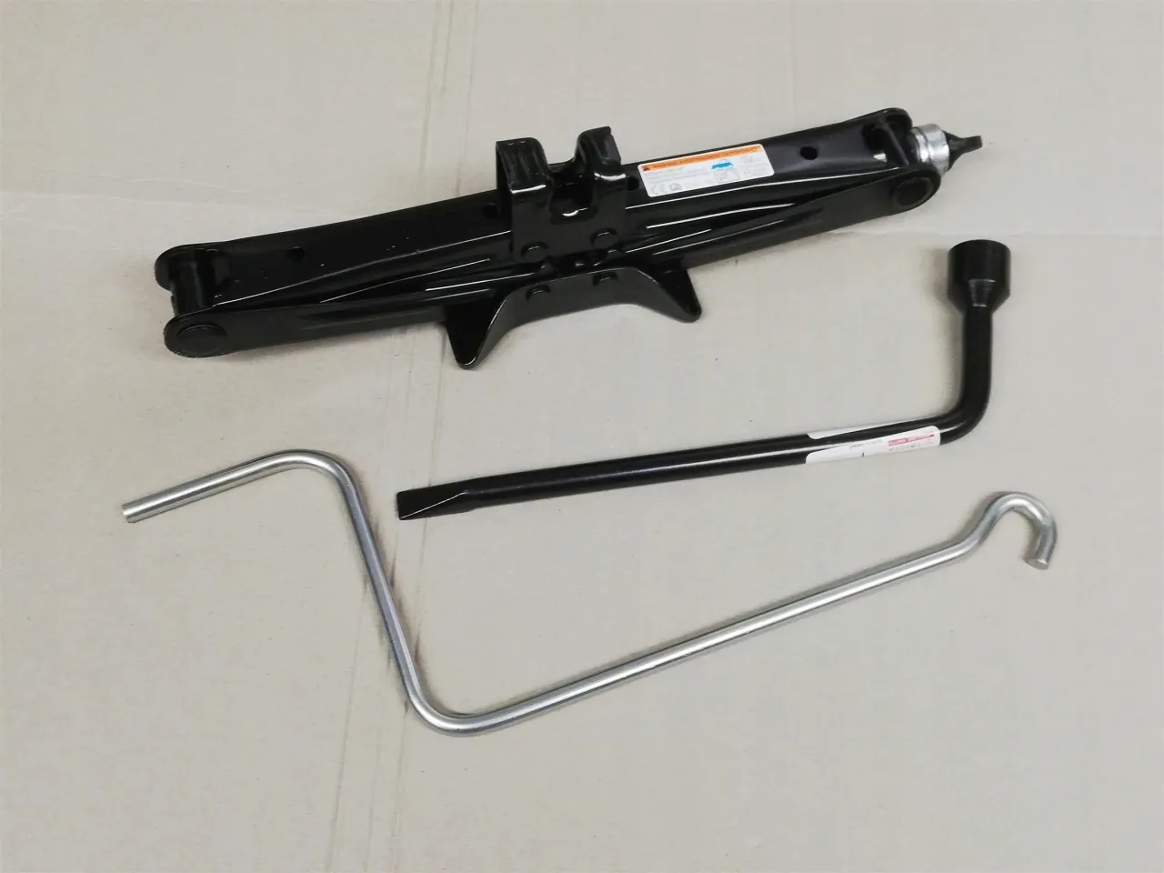 Gdzie jest schowany lewarek w Toyocie Yaris? Oto, co musisz wiedzieć