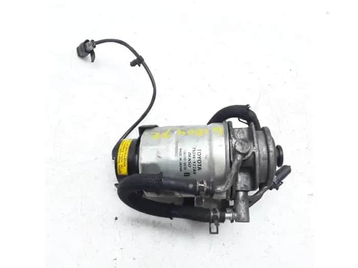 Gdzie jest filtr paliwa w Toyota Auris 1.6? Oto kluczowe informacje