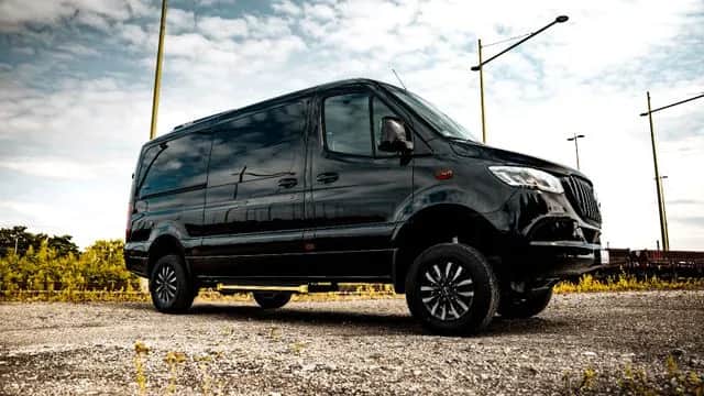 Mercedes-Benz Sprinter 4x4 - wszechstronność i moc w trudnych warunkach